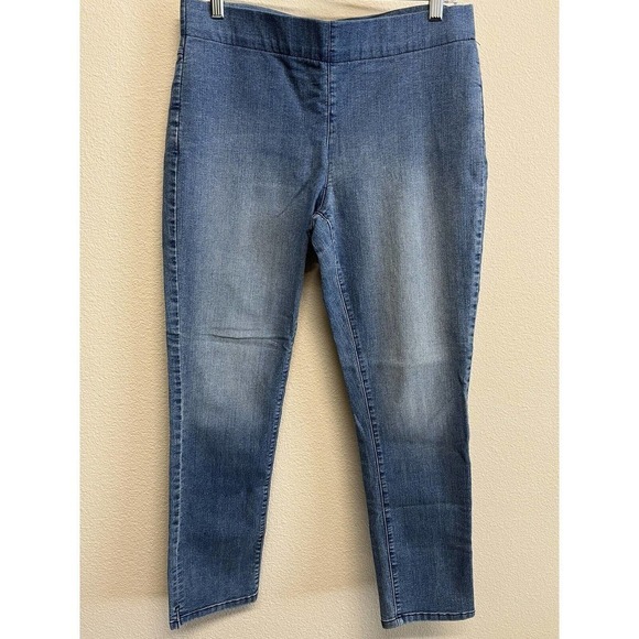 NYDJ Pull-On Straight-Leg Jeans with Side Slits- Cooper Reg size 6 light wash - Picture 2 of 10